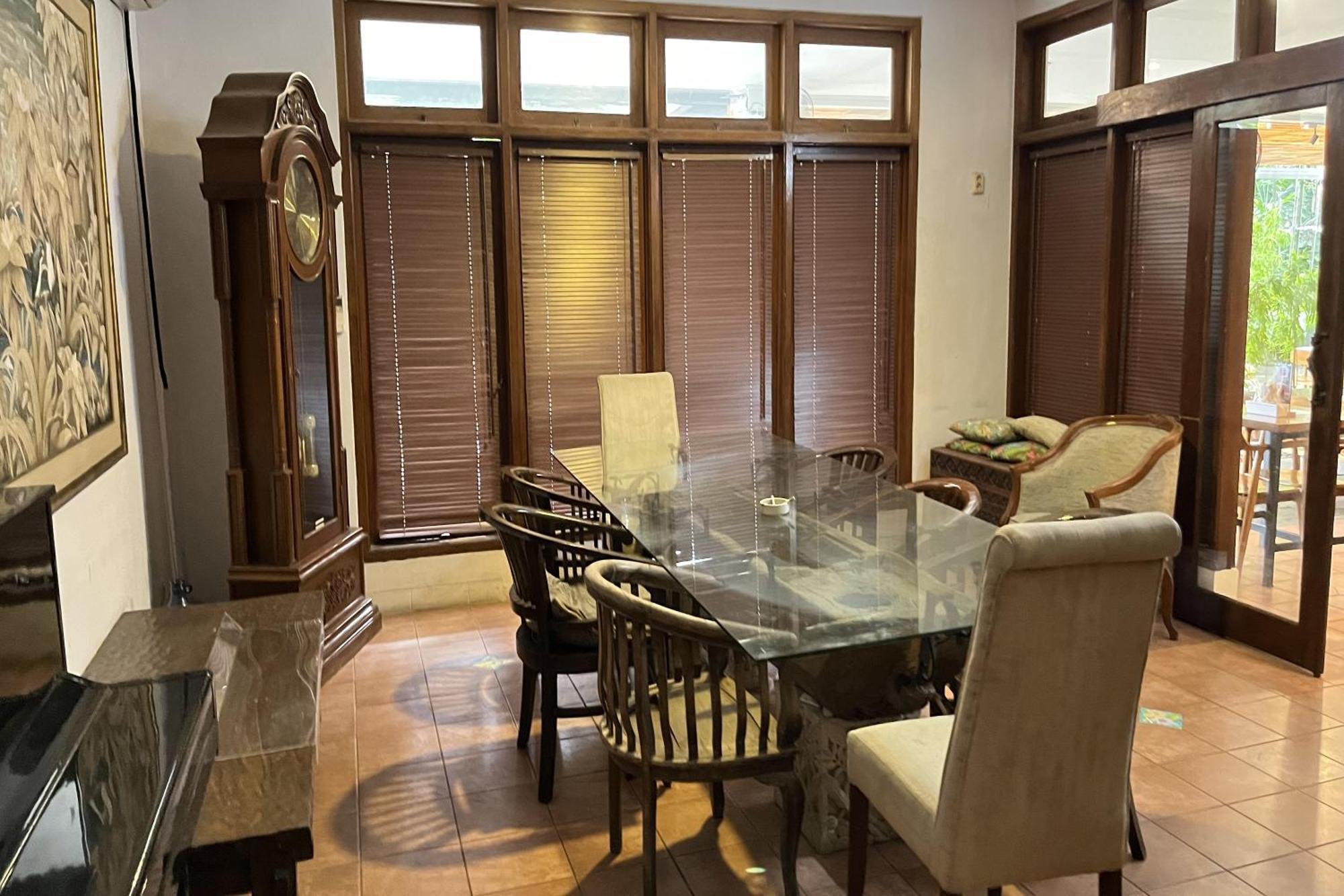 R Rumah tetamu Jakarta